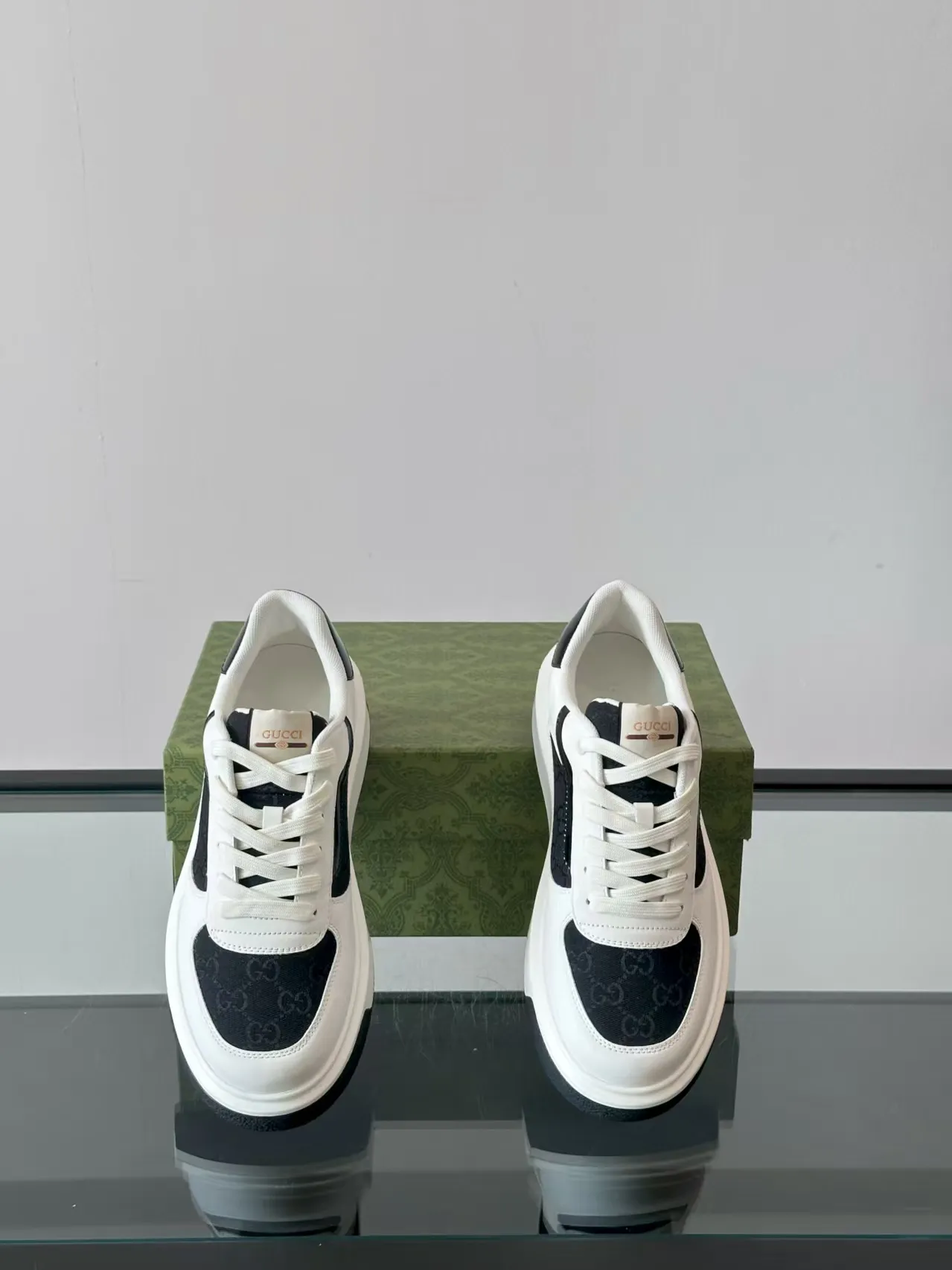 Factory price: 480💰New men's shoes GUCCI [Lightning] latest shoes shipped. Original quality, fashionable, special materials, sheepskin lining, new packaging. The foot feels super comfortable and the workmanship is impeccable. Size: 38-44, customized 45